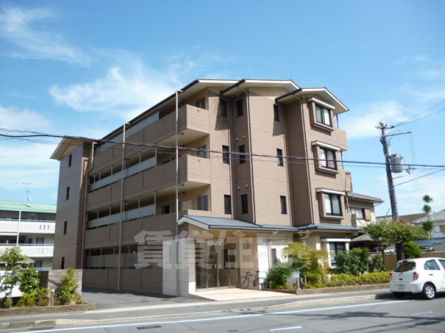 京都市左京区岩倉南平岡町のマンションの建物外観