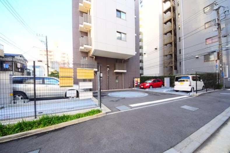 【ベリスタ横浜弐番館の駐車場】