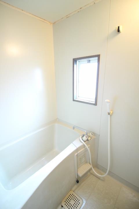 バス・シャワールーム　窓で換気OK♪