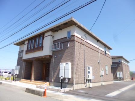 伊勢市小俣町元町のアパートの建物外観