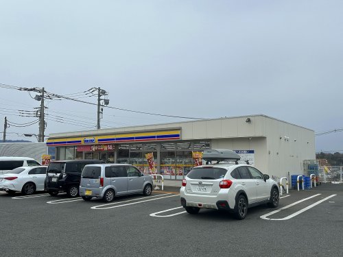 【八王子市椚田町のマンションのコンビニ】