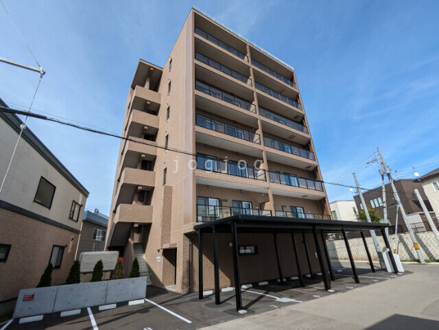 【札幌市南区真駒内本町のマンションの建物外観】