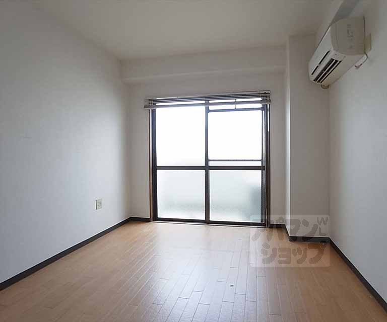 居室・リビング　洋室７帖・南向きで明るいお部屋です。