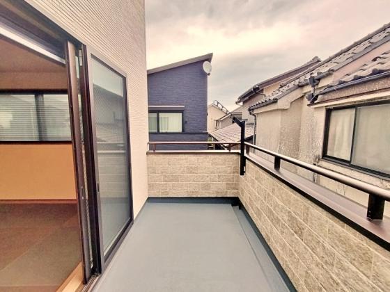 バルコニー　南向きバルコニーで日当たり良好！