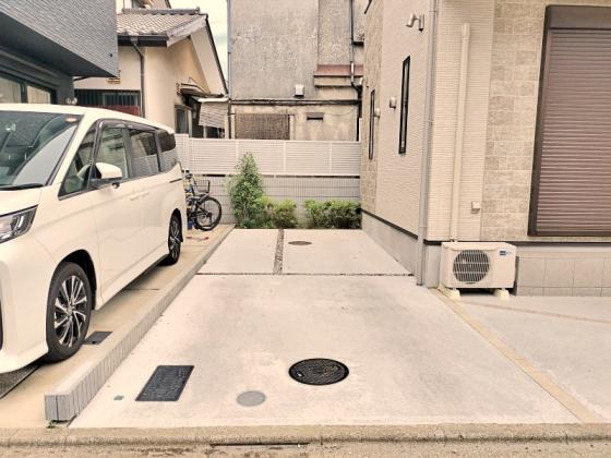 駐車場　敷地内に駐車場あり！