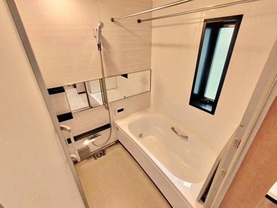 バス・シャワールーム　浴室換気乾燥機付のバスルーム♪