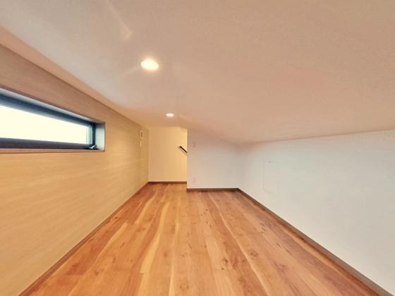 収納　小屋根裏収納や各居室に収納スペースあり♪