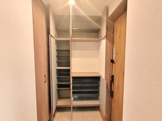 玄関　シューズボックスとシューズクロゼットあり♪