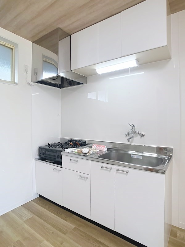 キッチン　キッチンパネル張替え、2口ガスコンロ新設