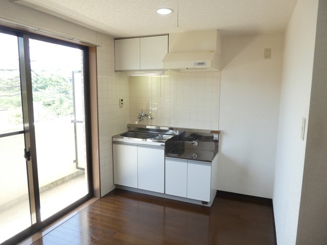 キッチン　2口コンロ設置可キッチンです。窓付きで明るく換気も出来ます♪