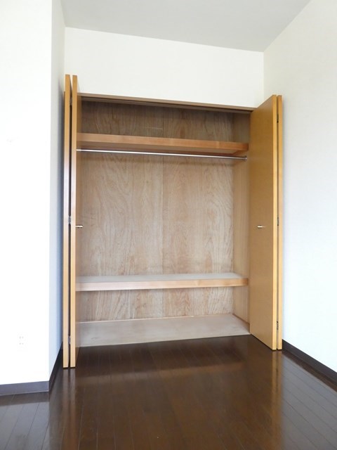 その他　クローゼットは奥行きがあり、たくさんのお洋服を収納できます♪
