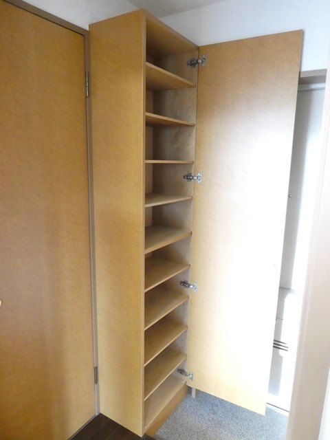 玄関　シューズボックスには、たくさんの靴を収納出来ます♪