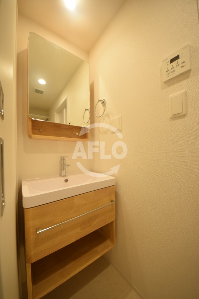 洗面設備　セレニテ本町東リアン　独立洗面台