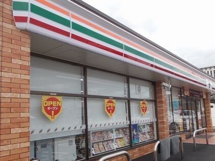 コンビニ　セブンイレブン（コンビニ）まで700m