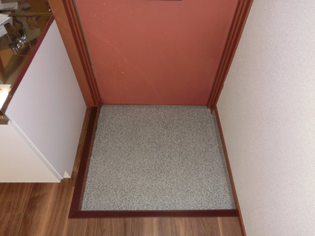 玄関　収納もある玄関です