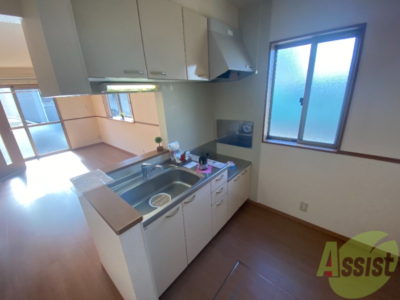 キッチン　キッチンはシンクも広く使い勝手が良さそうです。