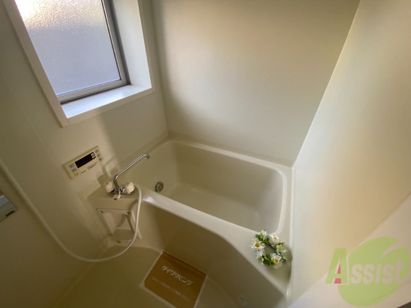バス・シャワールーム　バスルームはゆったり浸かれる広さがあります。