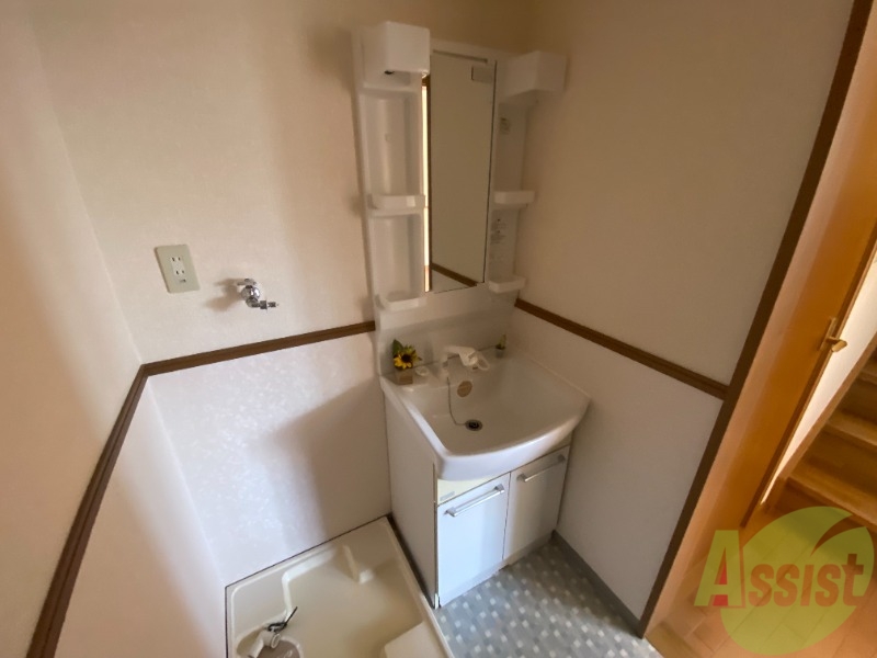 洗面設備　人気の独立洗面化粧台は嬉しいですよね～。