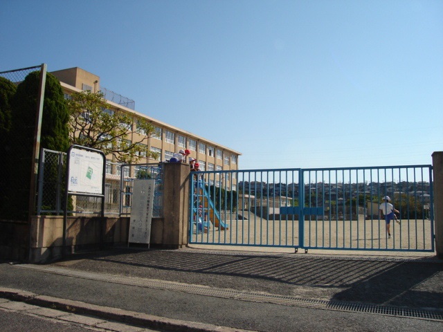 小学校　福岡市立美和台小学校（小学校）まで1635m