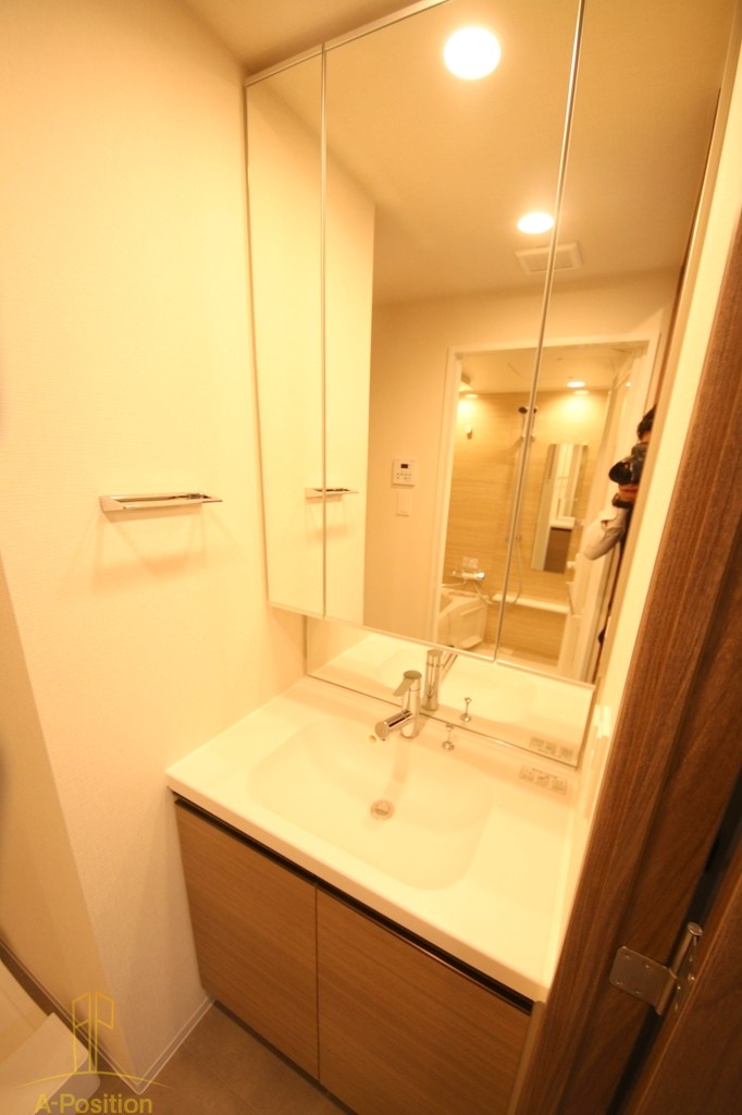 洗面設備　コンフォリア・リヴ本町WEST Q