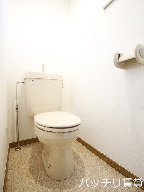 トイレ　画像は同型タイプの為、現状を優先致します。