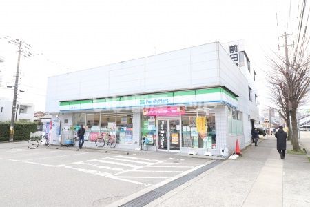 コンビニ　ファミリーマート 金沢東大通り店（コンビニ）まで372m