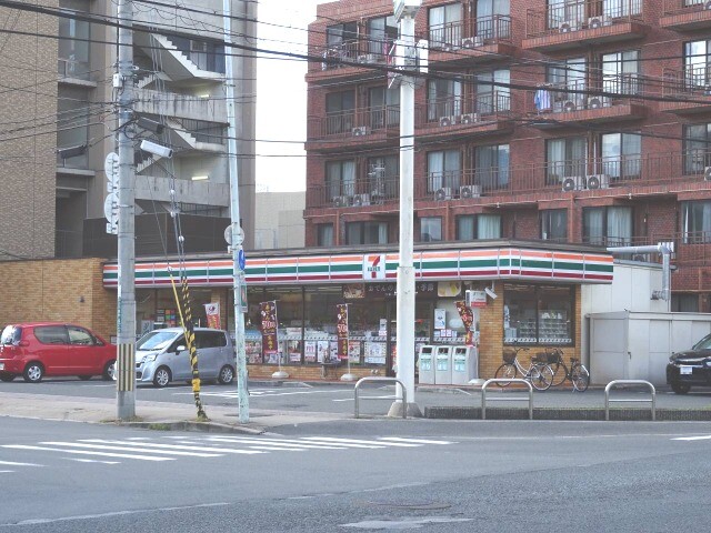 コンビニ　セブンイレブン高槻八丁西町店（コンビニ）まで112m