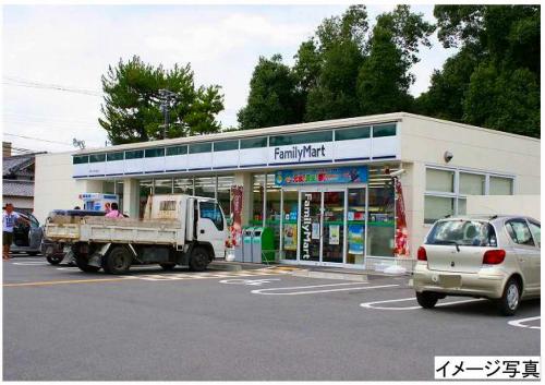 コンビニ　ファミリーマート　精華光台店（コンビニ）まで693m