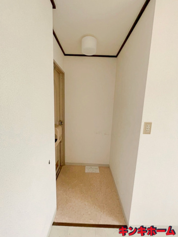 玄関　写真は別のお部屋です。（現況を優先してください）