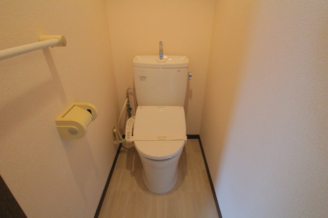 トイレ　トイレは温水洗浄暖房便座！