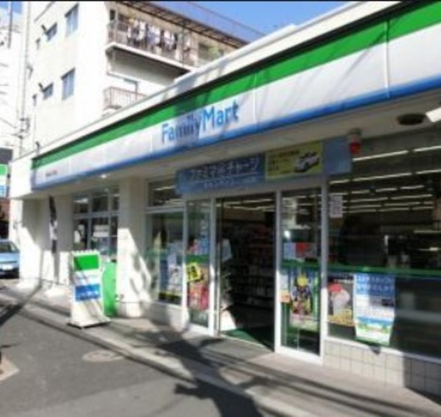 コンビニ　ファミリーマート千駄木五丁目店（コンビニ）まで360m