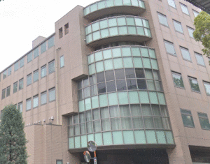 病院　医療法人社団青藍会鈴木リハビリテ（病院）まで421m