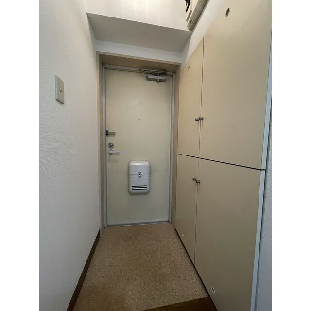 玄関　（別タイプ参考写真）リベラルワタド　練?区平和台３