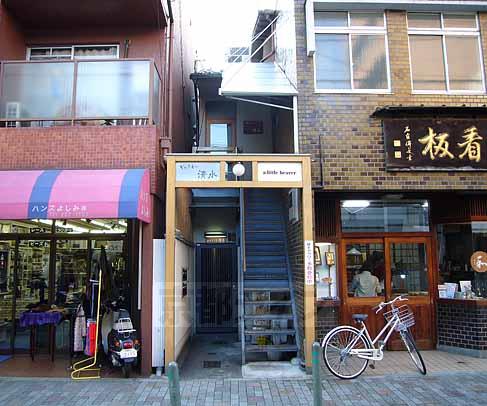 京都市中京区妙満寺前町のアパートの建物外観