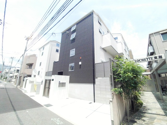 建物外観　モノトーン調のオシャレな外観