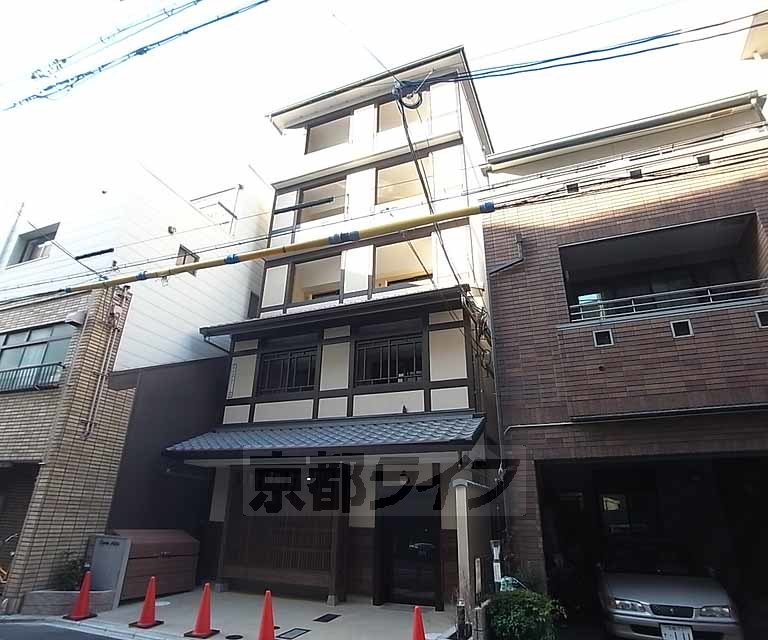 京都市中京区空也町のマンションの建物外観