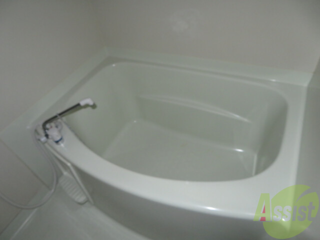 バス・シャワールーム　浴槽も広々としているのでゆったり浸かれそうですね。