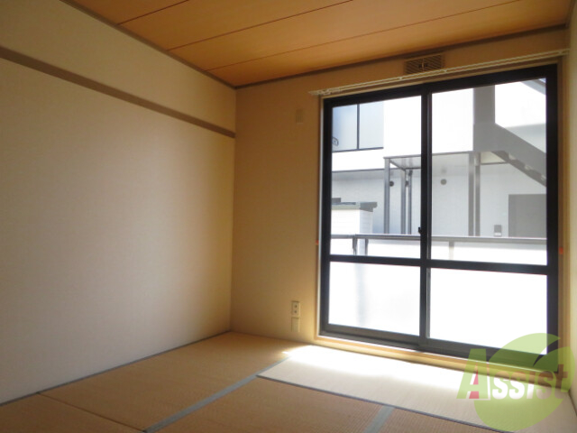 その他部屋・スペース　寝室が和室なので畳の良い香りで安心感がありますね。