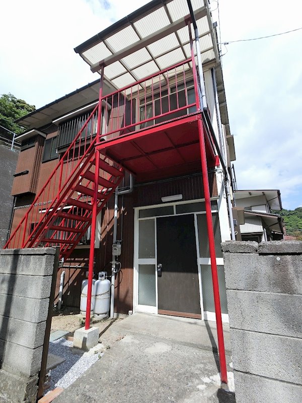 横須賀市田浦町のアパートの建物外観