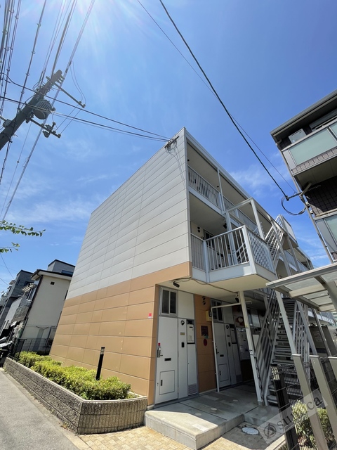 エントランス　ここに住む幸せ。明るいエントランス。