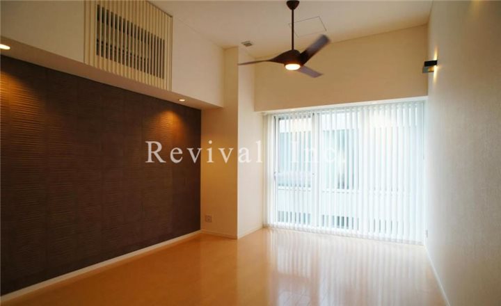 その他部屋・スペース　明るい光の差し込むベッドルーム