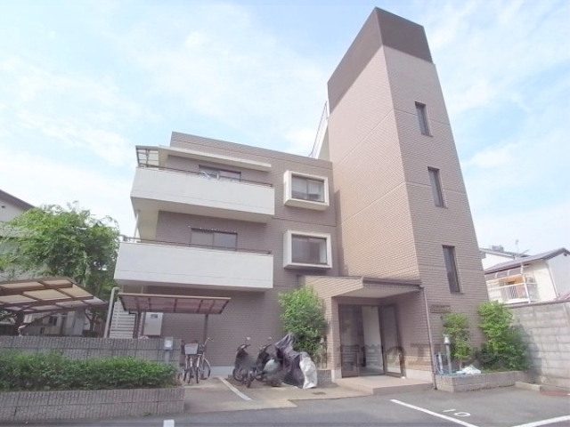 京都市伏見区深草フケノ内町のマンションの建物外観