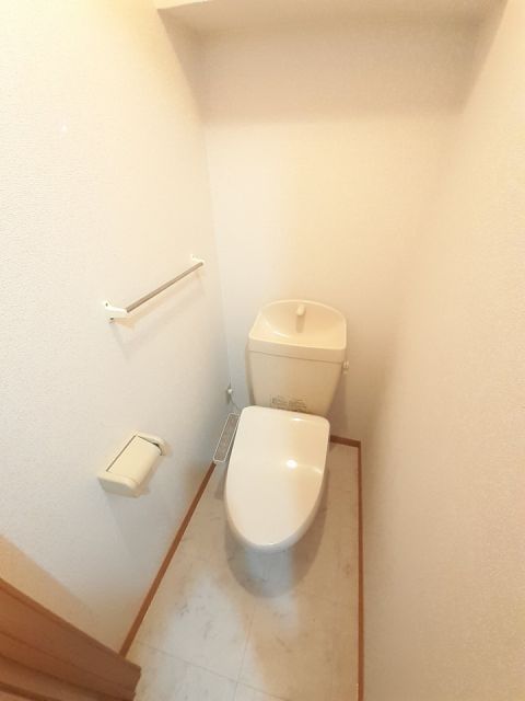 【宇部市恩田町のアパートのトイレ】