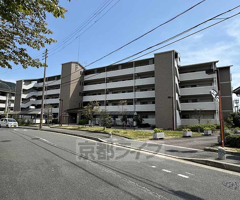 醍醐東市営住宅　１２棟の建物外観