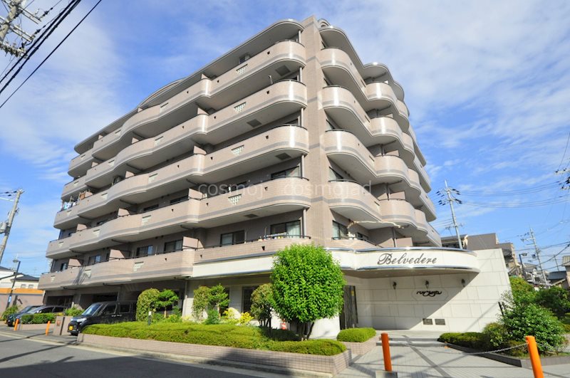 八尾市高美町のマンションの建物外観