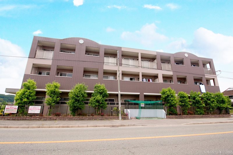 神戸市北区道場町日下部のマンションの建物外観