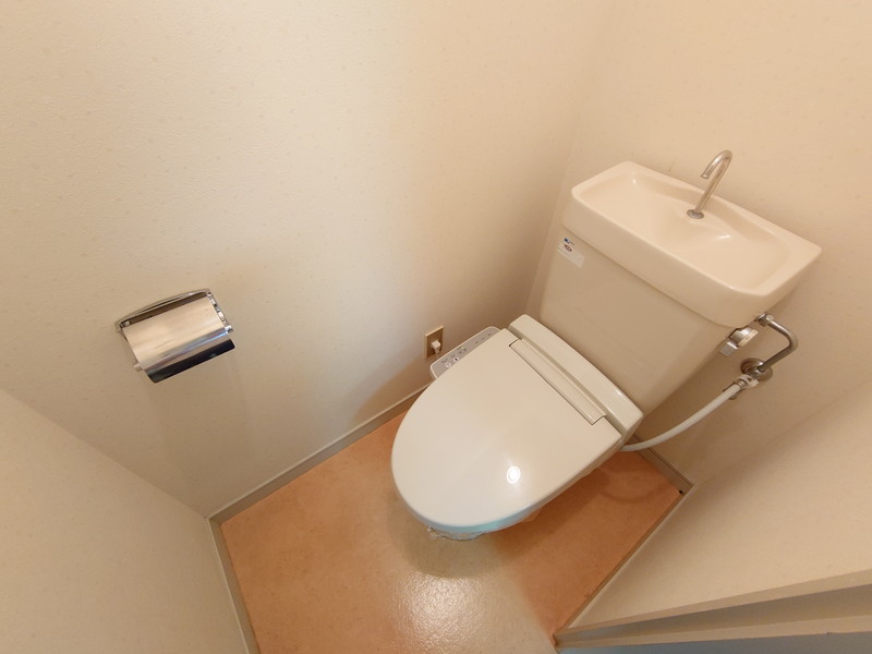 トイレ　温水洗浄便座付です