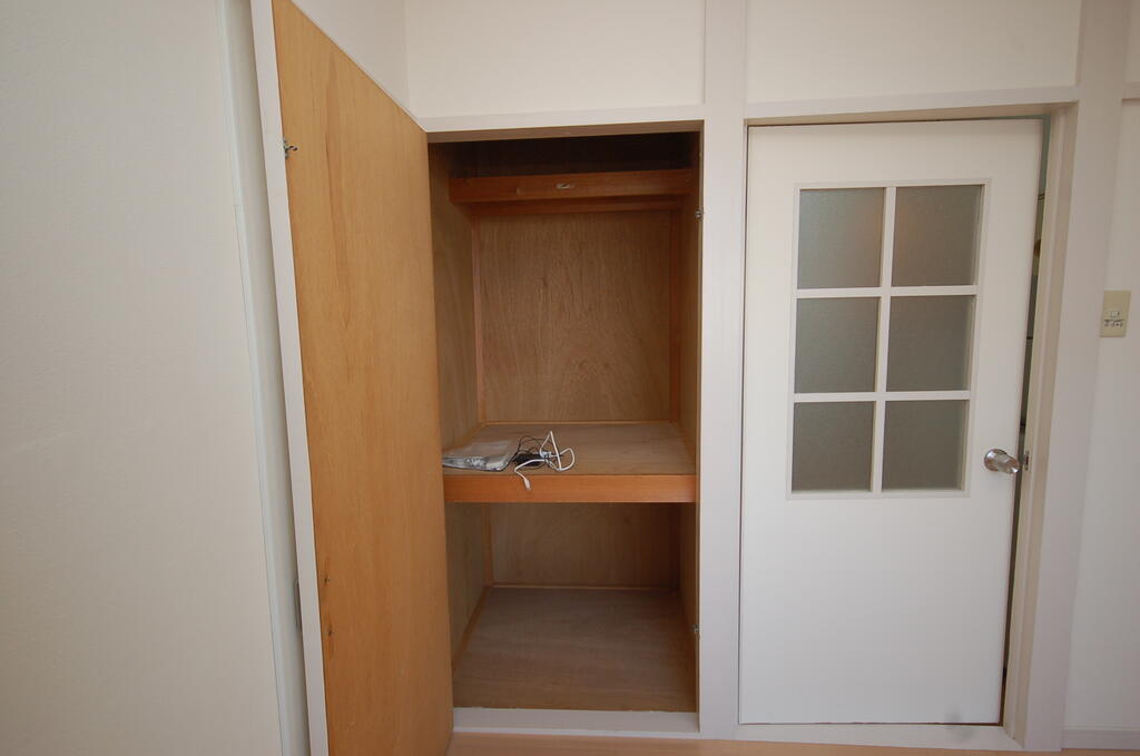 収納　収納はクローゼットと押入の2ヶ所あります。