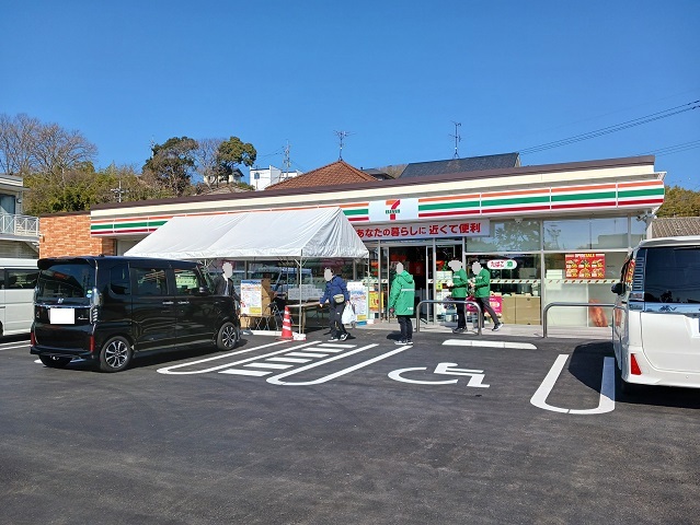 コンビニ　セブンイレブンさん（コンビニ）まで1200m