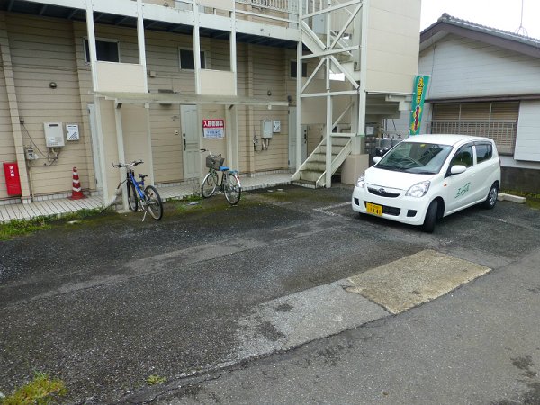 【四街道市物井のアパートの駐車場】